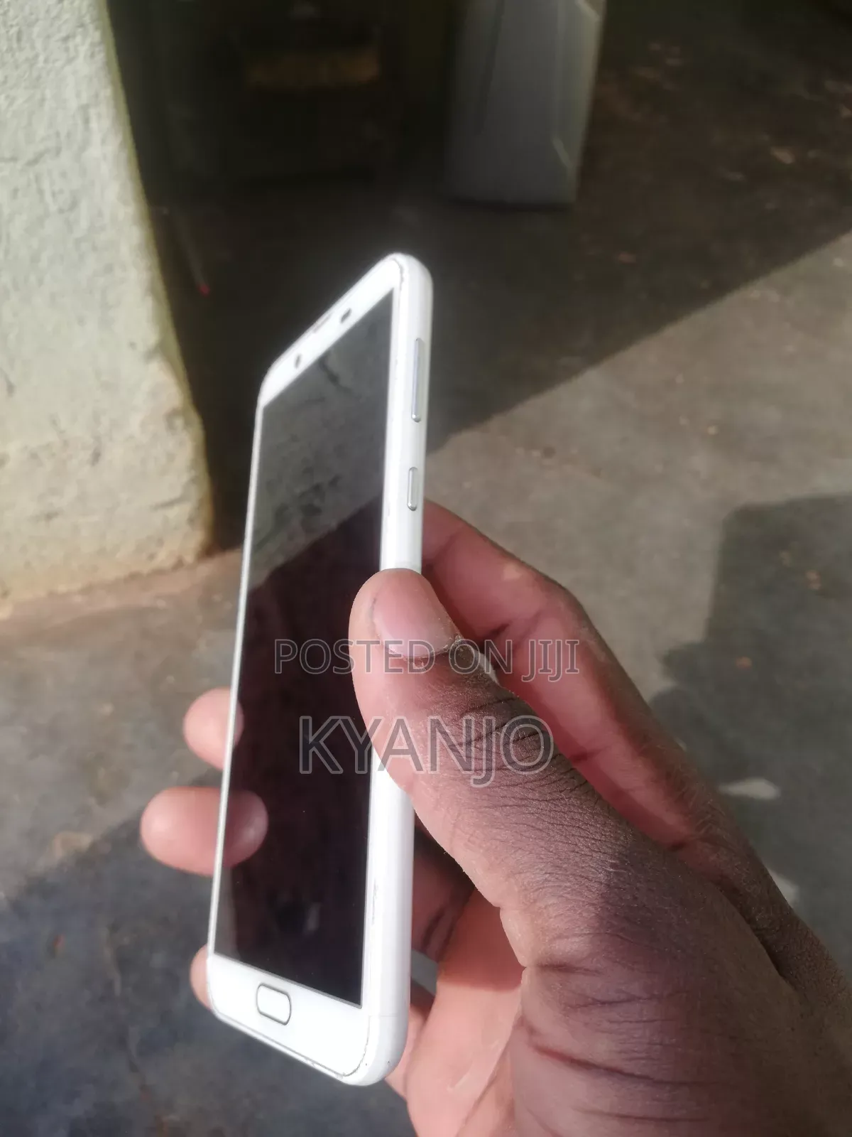 Sharp Aquos Sense 2 SHV43 32 GB White