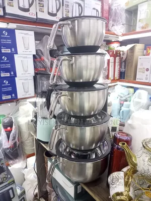 Set of 5 Mixing Bowls, Ideal for Kitchen and Bakery Preparation