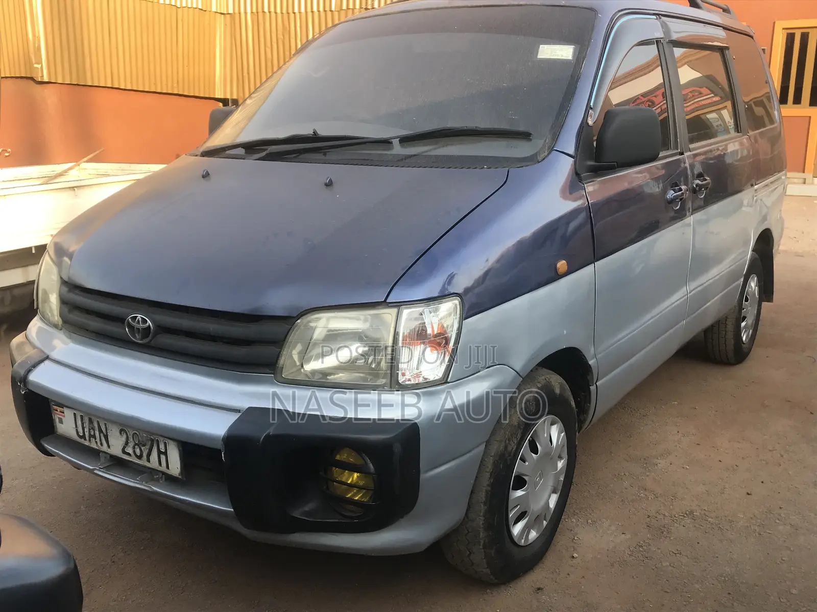 Toyota TownAce Noah 2000 Blue