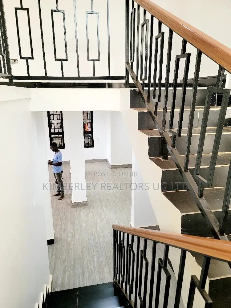 5bdrm House in Division A for sale