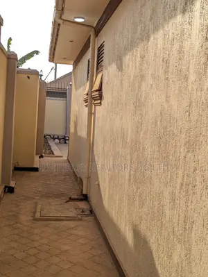 4bdrm Duplex in Division A for sale
