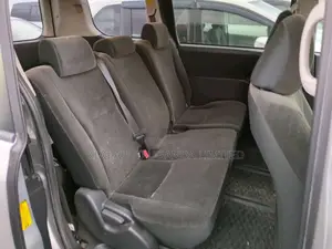 Toyota Noah 2.0 143hp YY FWD (5 Seater) 2013 Silver