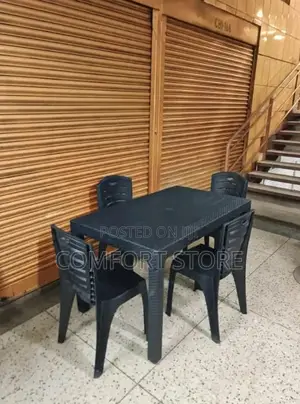 4 Seat Dinning in Black Color
