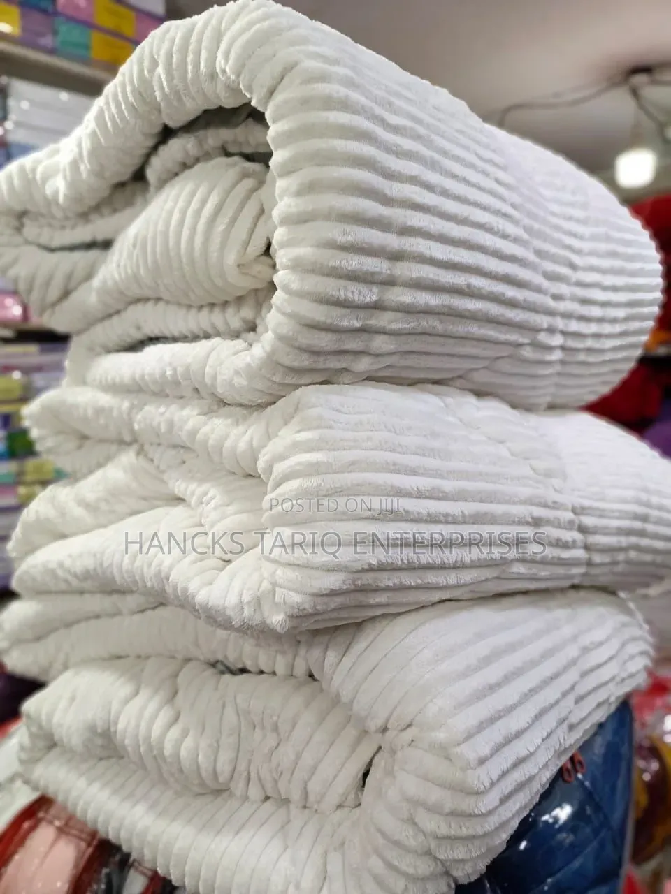 Luxurious Deep Green Ribbed Velvet Bedspread Set – Elegant Bedding