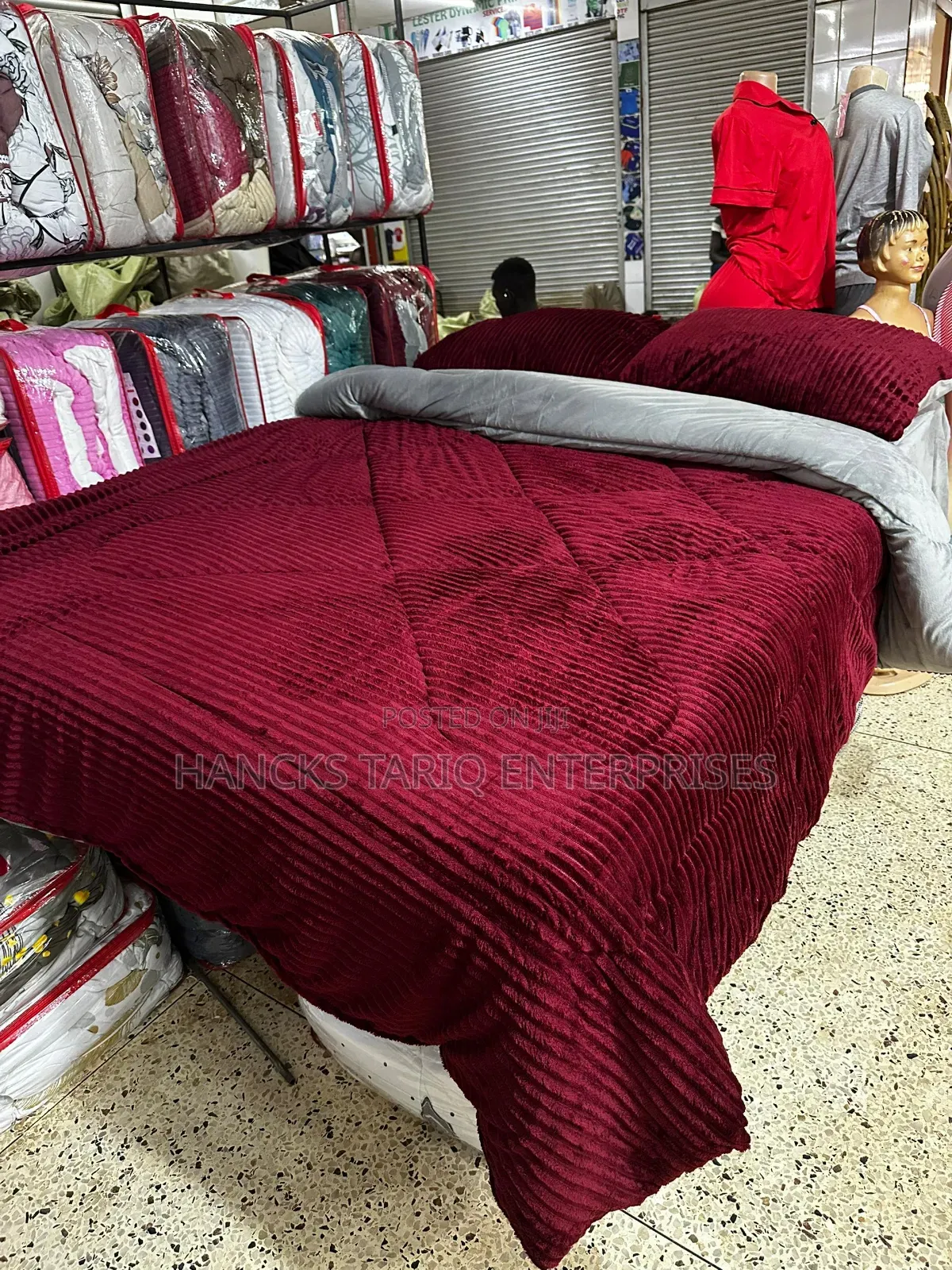 Luxurious Deep Green Ribbed Velvet Bedspread Set – Elegant Bedding