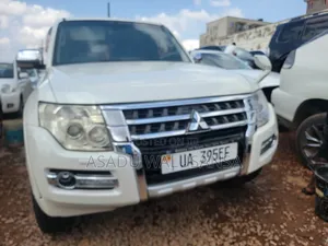 Mitsubishi Pajero 3.2 Di-Dc GLS 2012 White