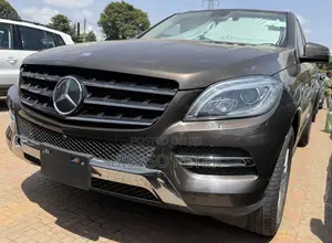 Mercedes-Benz M Class ML350 4dr SUV (3.5L 6cyl 7A) 2014 Brown