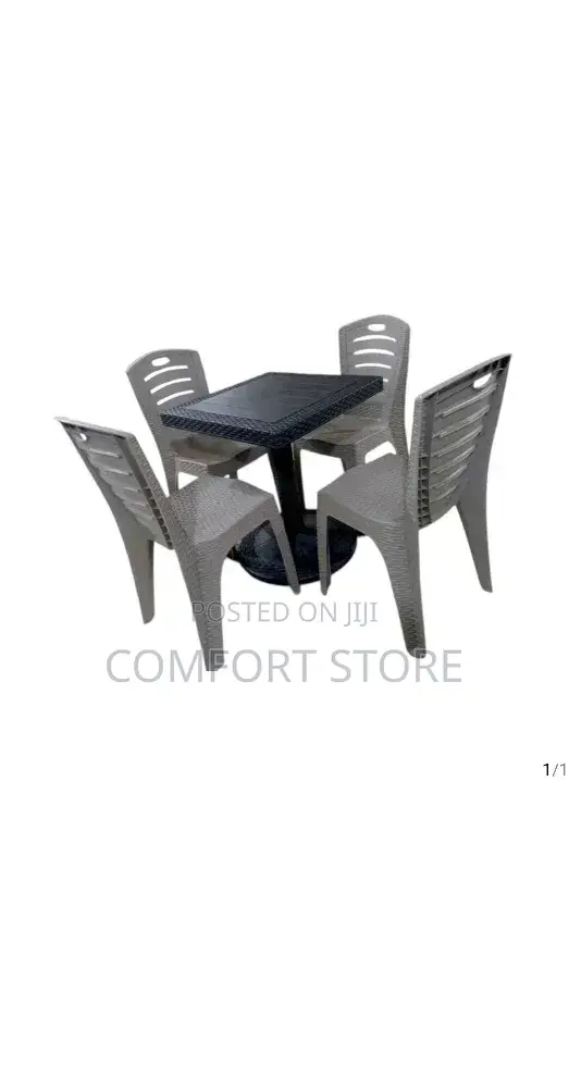 4 Seat Dinning Set With Black Table