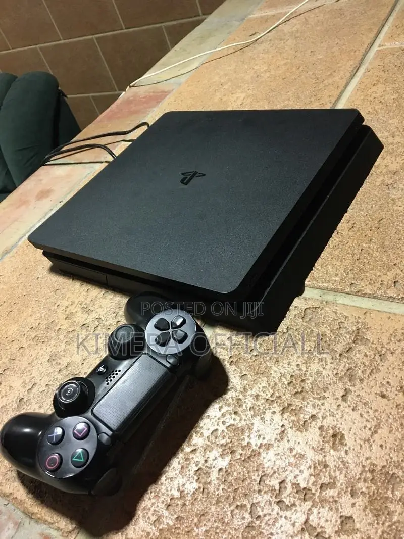 Playstation 4 Console Chipped, 2 Controllers, 12+ Games