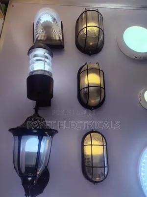 Outdoor Security Lights / Bulk Head