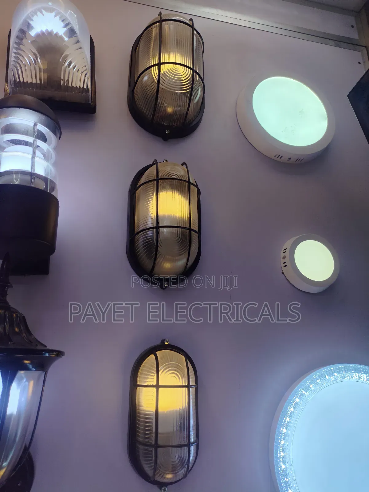 Outdoor Security Lights / Bulk Head