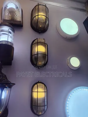 Outdoor Security Lights / Bulk Head