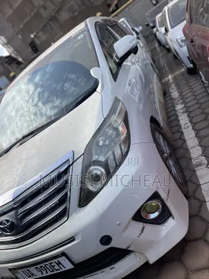 Toyota Alphard 2.4 Hybrid AWD 2015 White