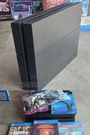 Get a Ps4 Standard Chipped With 2 Controllers and Games
