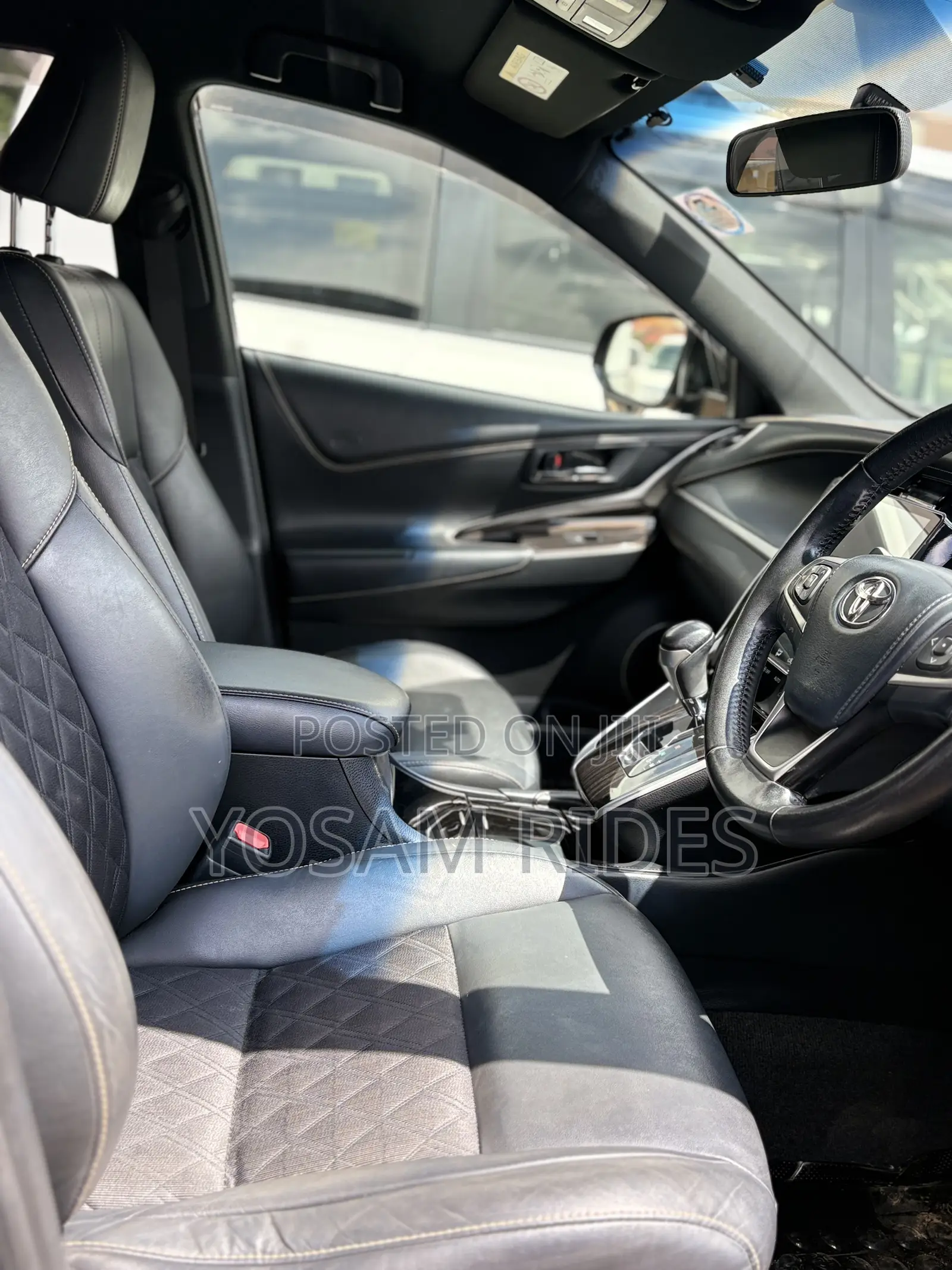 Toyota Harrier 2.0 2017 Black