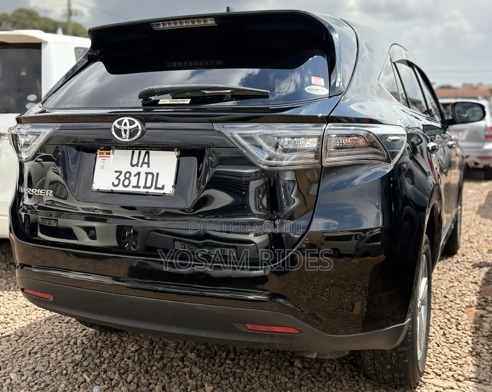 Toyota Harrier 2.0 2017 Black