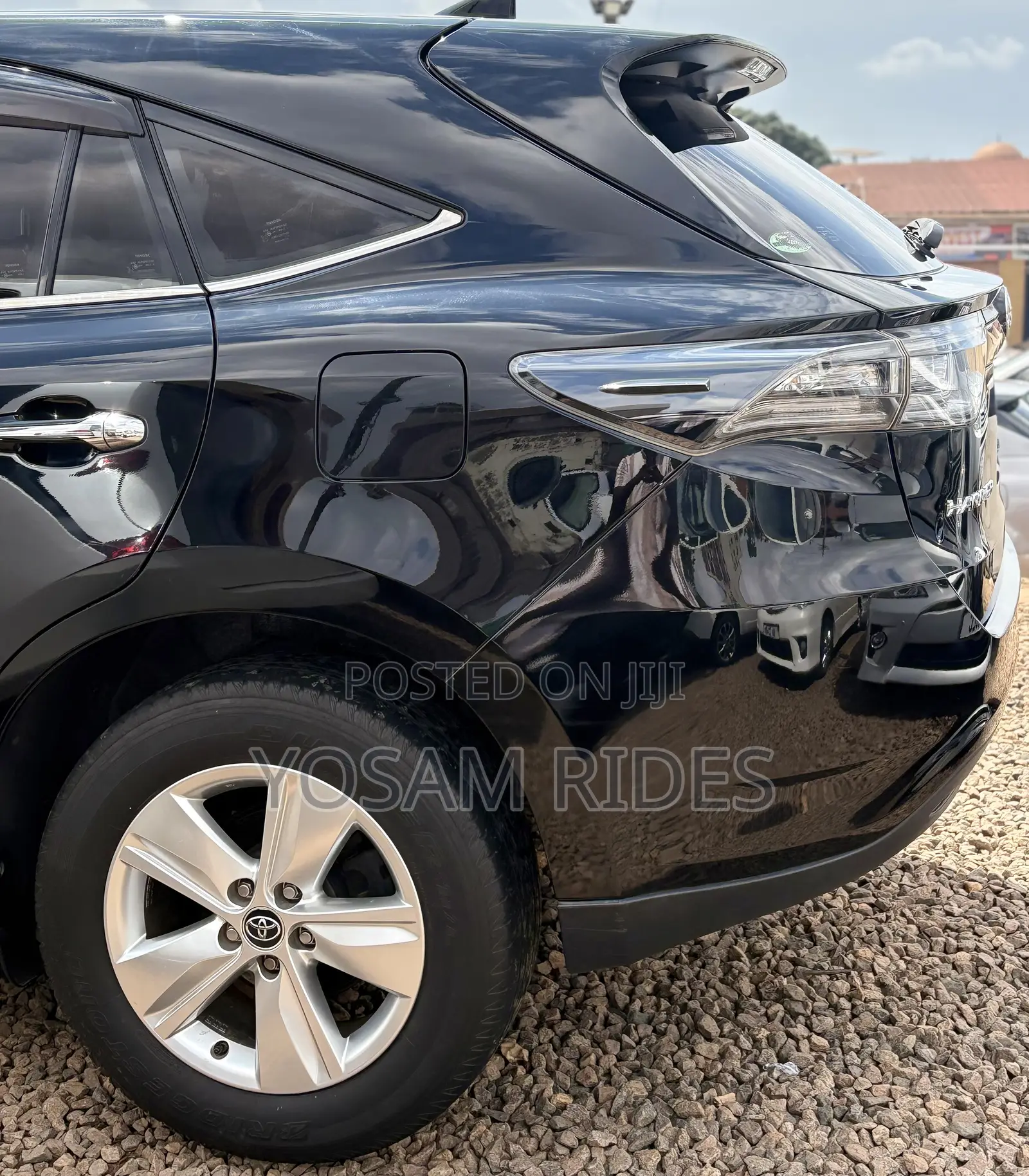 Toyota Harrier 2.0 2017 Black