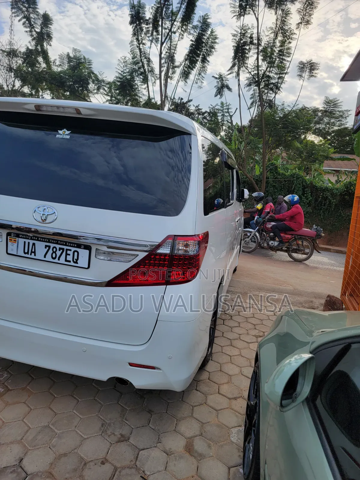 Toyota Alphard 2014 White