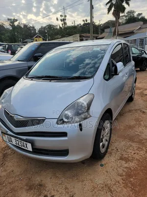 Toyota Ractis 2010 Silver