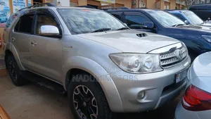Toyota Fortuner 2011 Silver