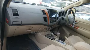 Toyota Fortuner 2011 Silver