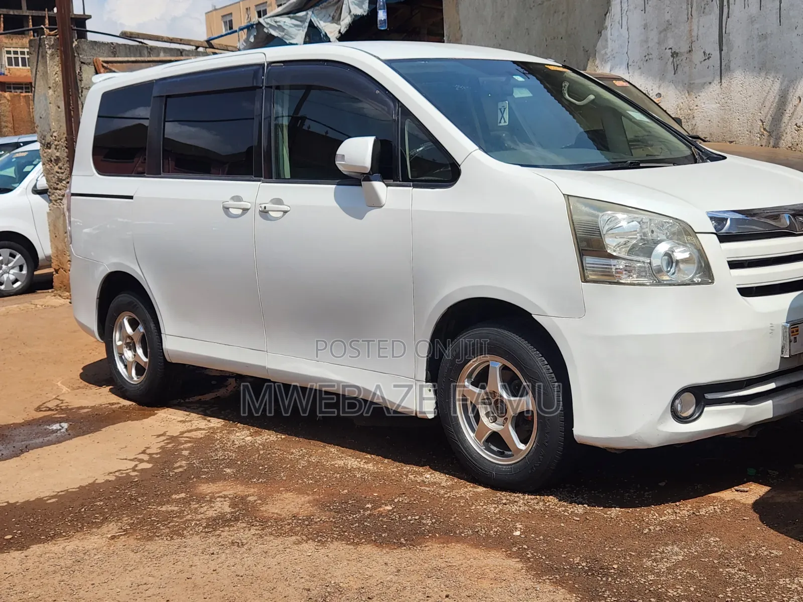 Toyota Noah 2009 White