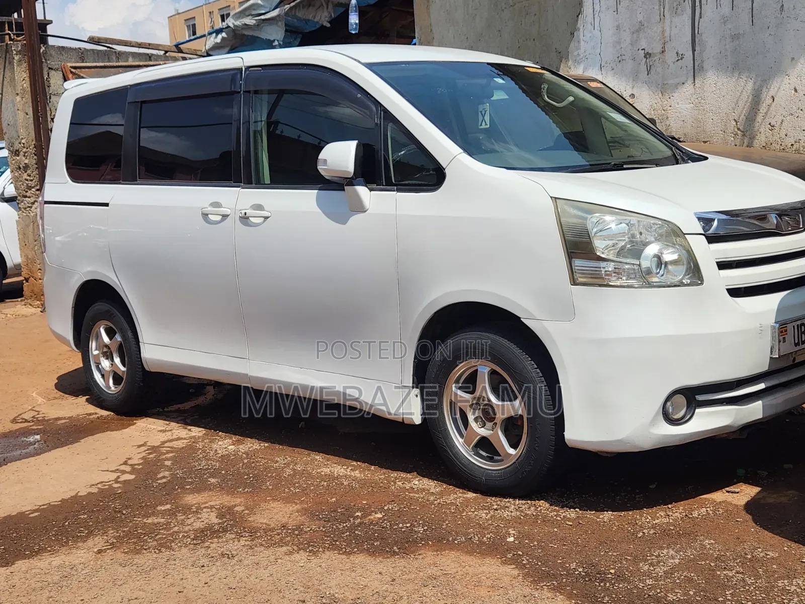 Toyota Noah 2009 White