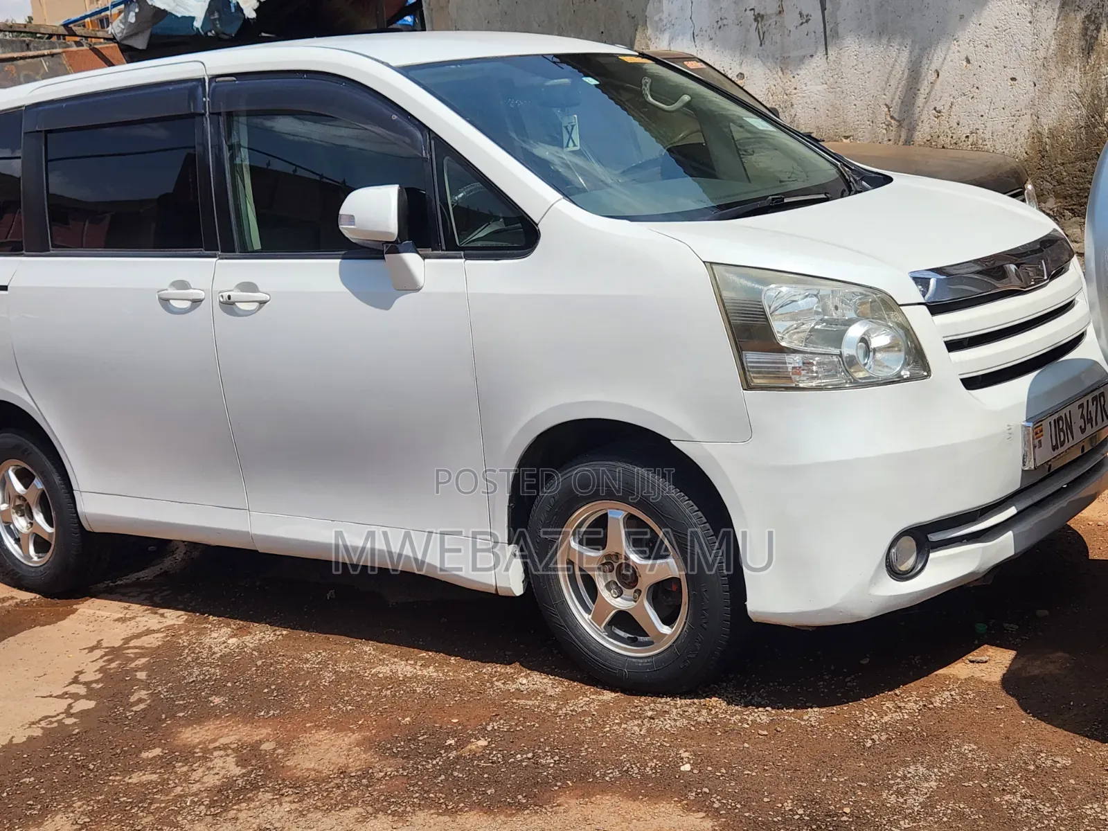 Toyota Noah 2009 White