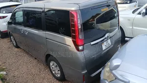 Toyota Noah 2015 Gray