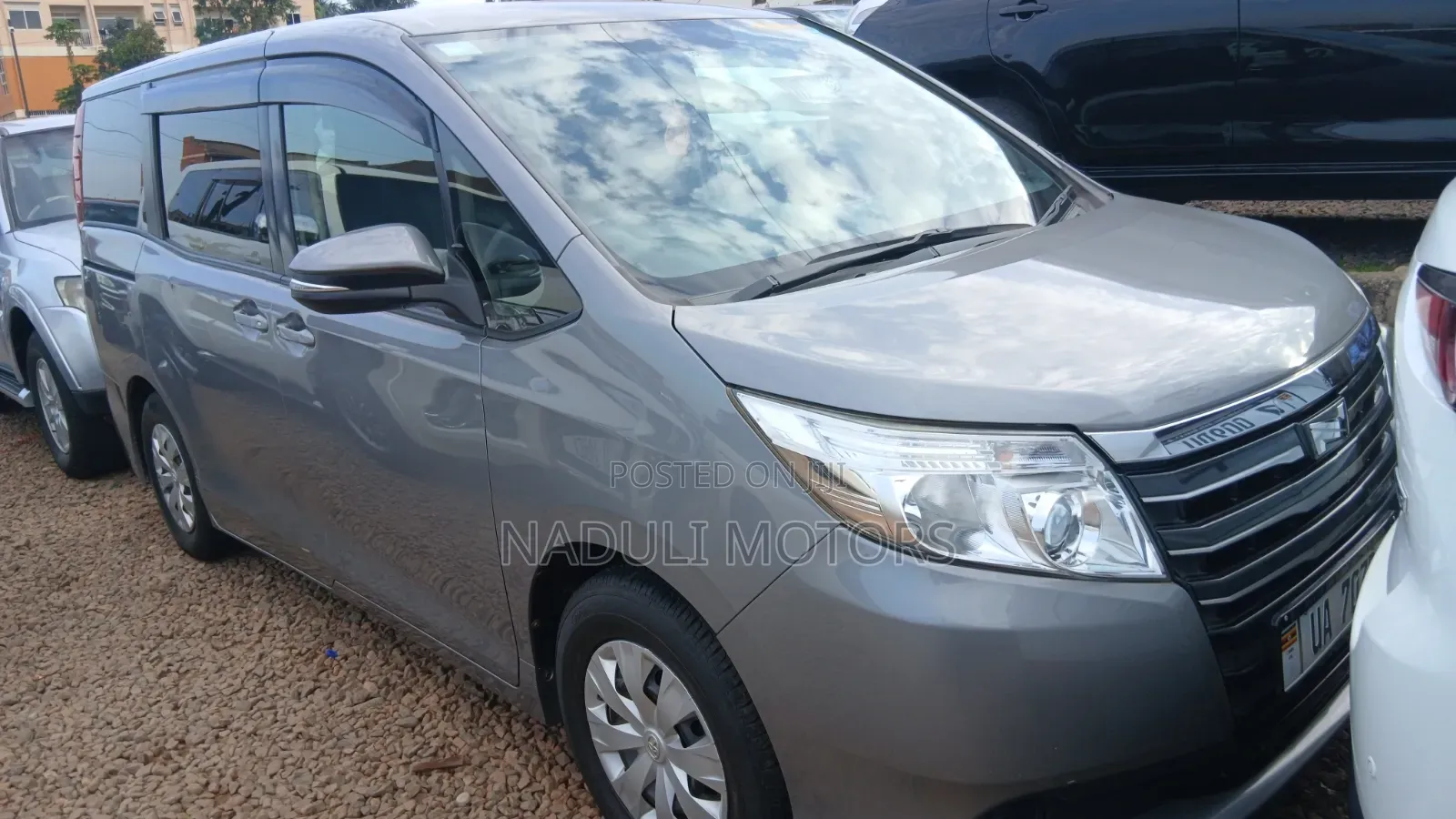 Toyota Noah 2015 Gray