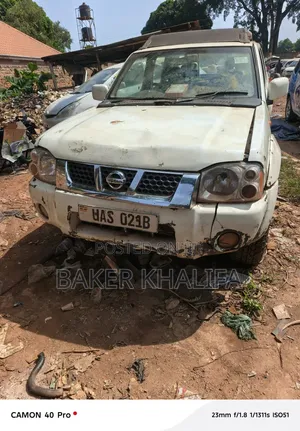 Nissan Hardbody 2014 White