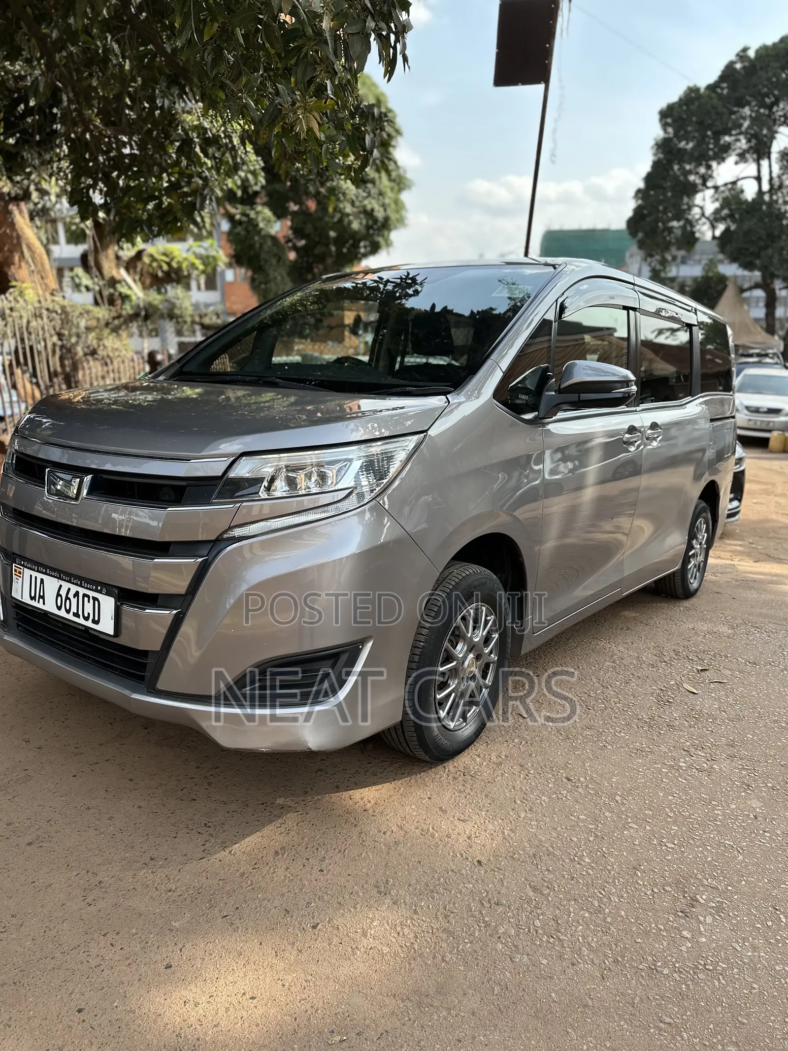 Toyota Noah 2016 Silver