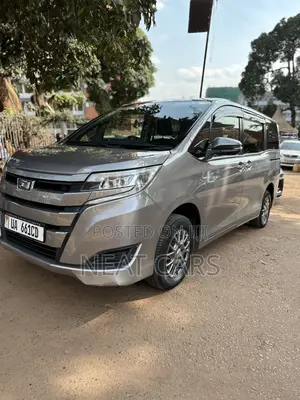 Toyota Noah 2016 Silver