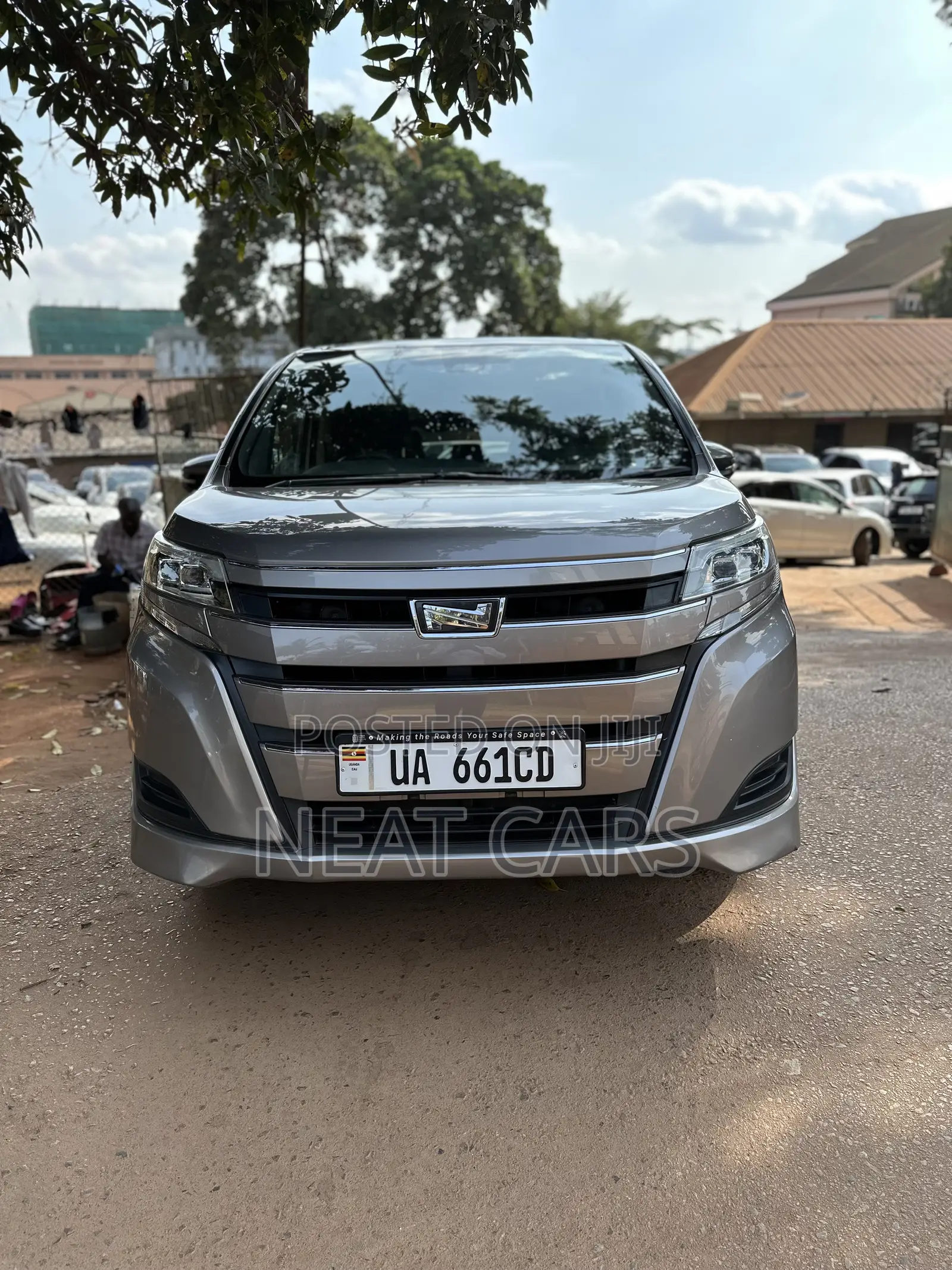Toyota Noah 2016 Silver