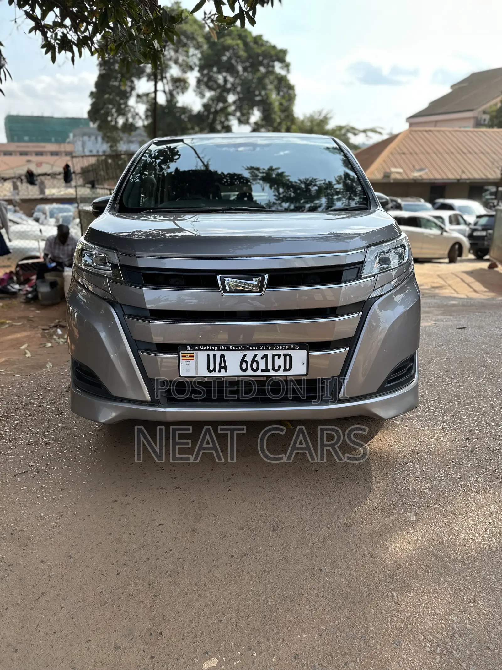 Toyota Noah 2016 Silver