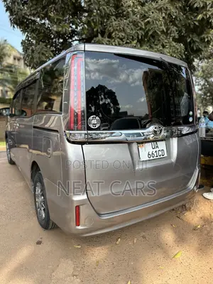 Toyota Noah 2016 Silver