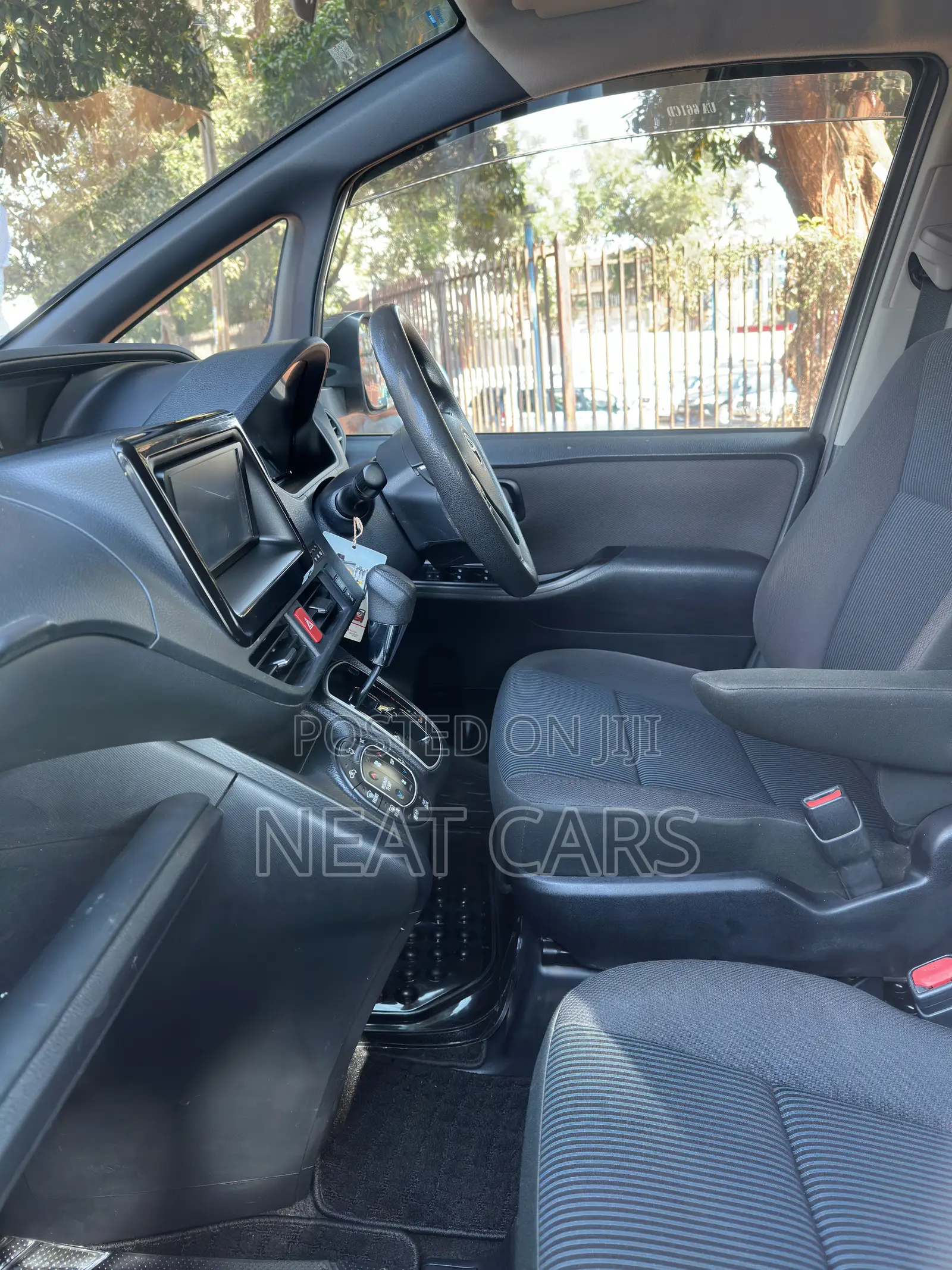 Toyota Noah 2016 Silver