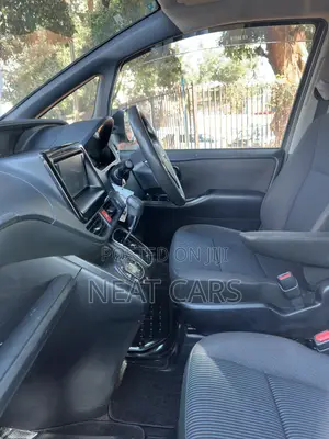 Toyota Noah 2016 Silver