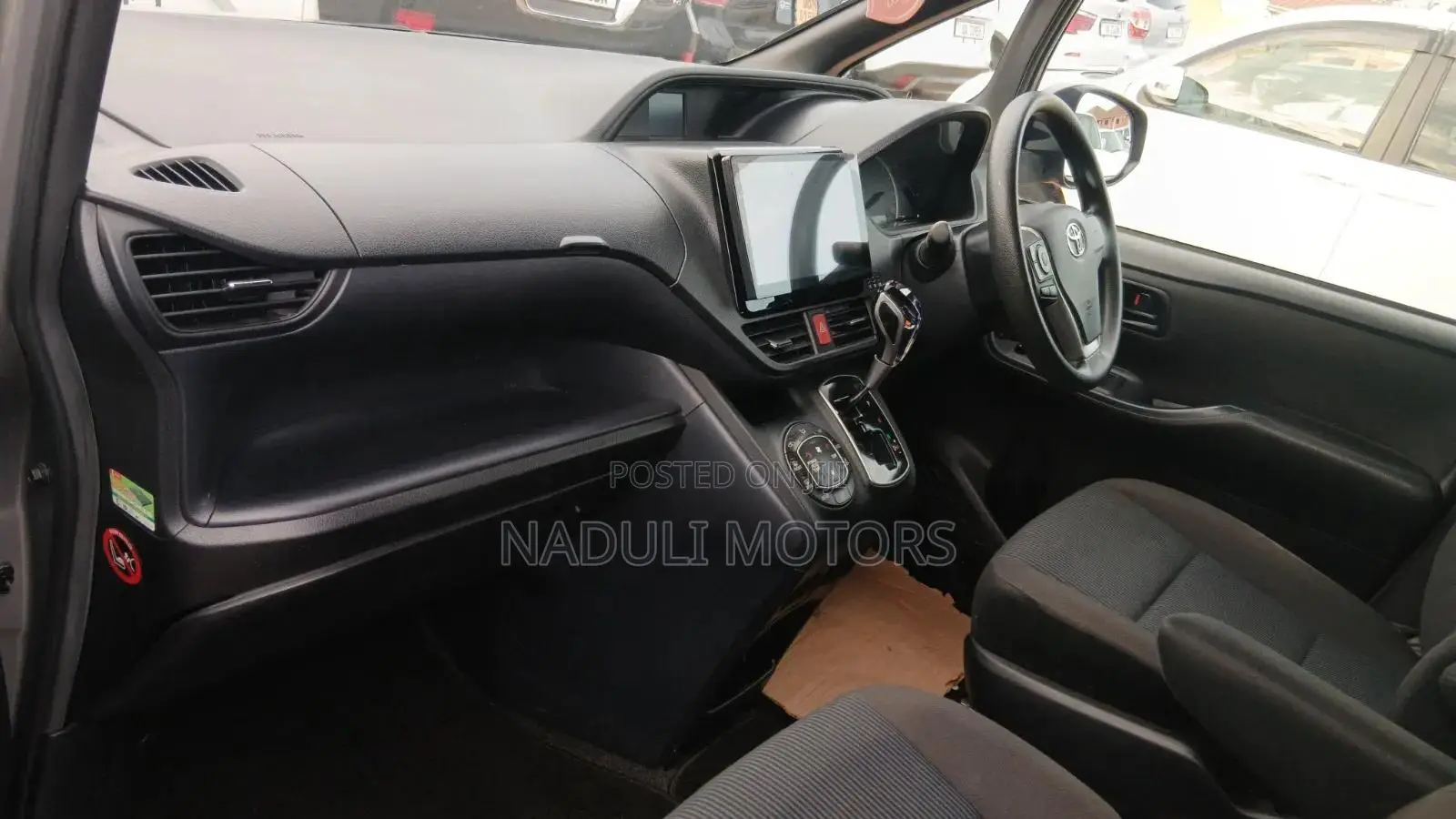 Toyota Noah 2015 Gray