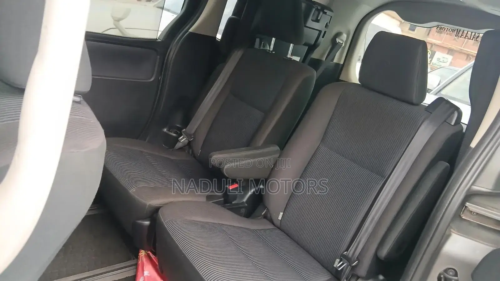 Toyota Noah 2015 Gray