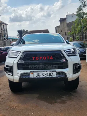 Toyota Hilux 2021 White
