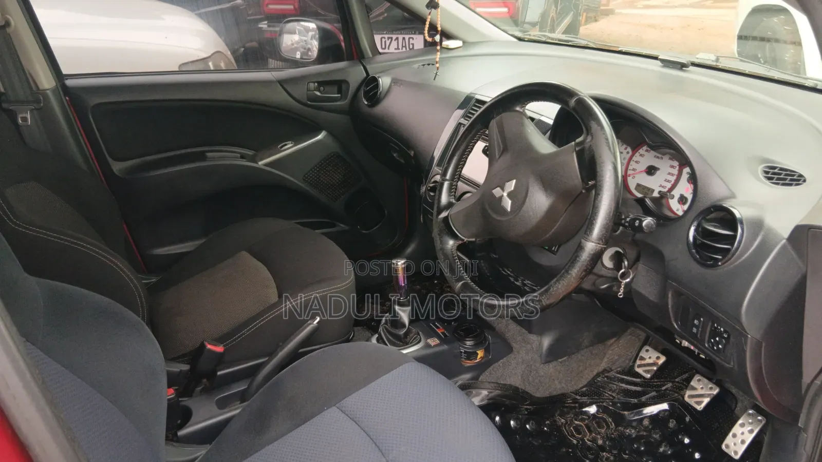 Mitsubishi Colt 2018 Red