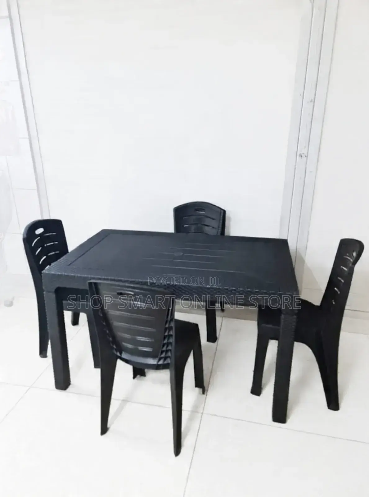 Combined Quality Dining Plastic Table and Chairs