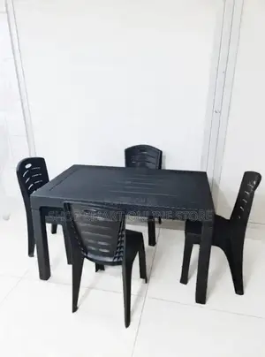 Combined Quality Dining Plastic Table and Chairs