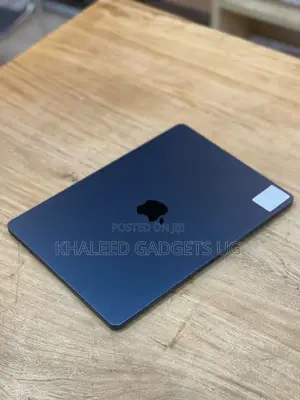 Laptop Apple MacBook Air 2022 M2 8GB Apple M2 SSD 512GB