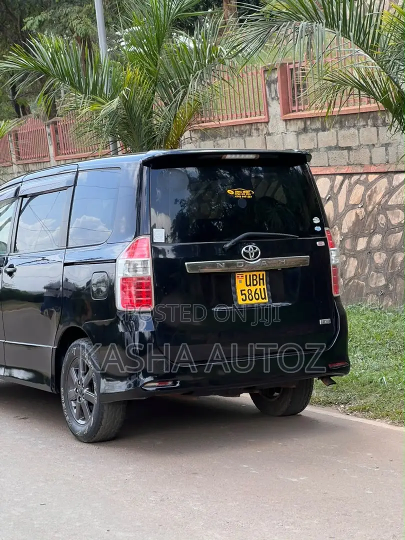 Toyota Noah 2009 Black