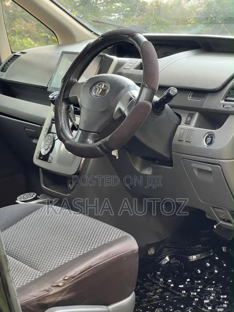 Toyota Noah 2009 Black