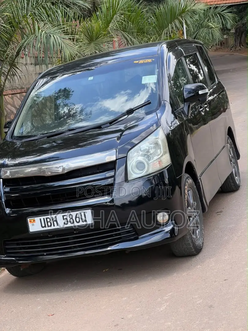 Toyota Noah 2009 Black