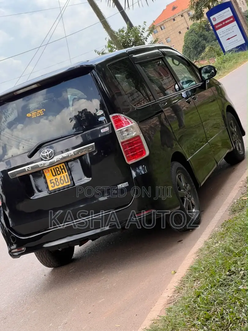 Toyota Noah 2009 Black