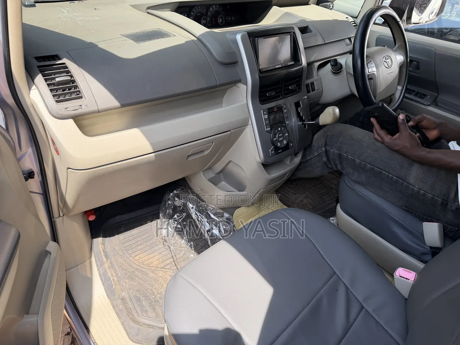Toyota Noah 2009 Silver